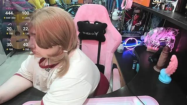 Snapshot of Softie_Sofy chatting on September 27, 2:39 am Softie Sofy online show from September 27, 2:39 am