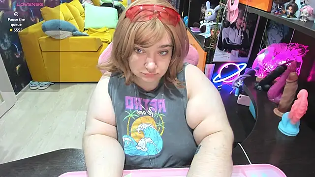 Softie Sofy online show from May 8, 2:15 am