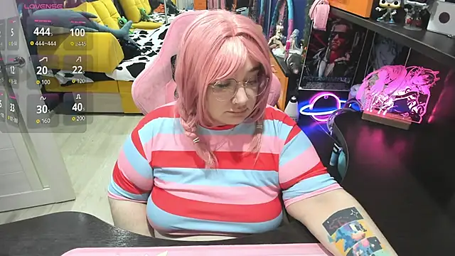 Snapshot of Softie_Sofy chatting on November 11, 12:27 am Softie Sofy online show from November 11, 12:27 am