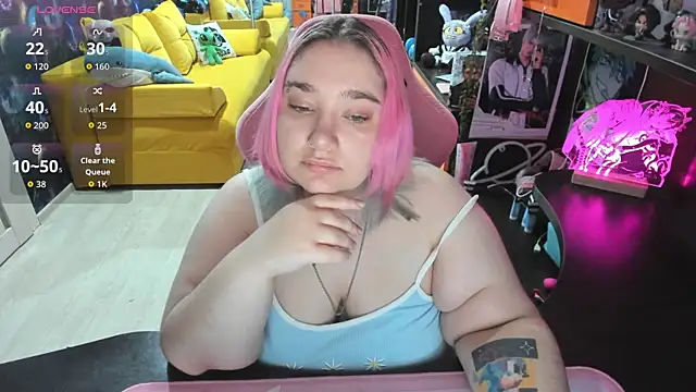 Snapshot of Softie_Sofy chatting on June 12, 2:42 am Softie Sofy online show from June 12, 2:42 am