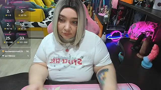 Snapshot of Softie_Sofy chatting on November 22, 3:27 am Softie Sofy online show from November 22, 3:27 am