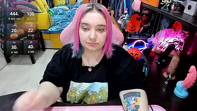 Snapshot of Softie_Sofy chatting on October 26, 3:51 am Softie Sofy online show from October 26, 3:51 am