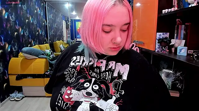 Softie Sofy online show from April 18, 2:14 am