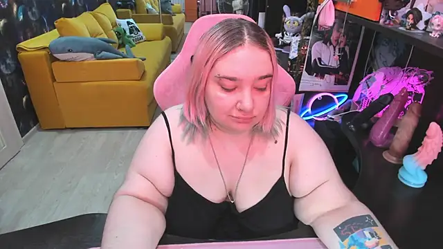 Snapshot of Softie_Sofy chatting on June 30, 2:44 am Softie Sofy online show from June 30, 2:44 am