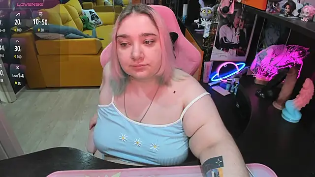 Snapshot of Softie_Sofy chatting on July 7, 1:41 am Softie Sofy online show from July 7, 1:41 am
