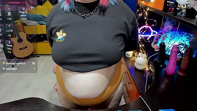 Snapshot of Softie_Sofy chatting on March 21, 6:16 am Softie Sofy online show from March 21, 6:16 am