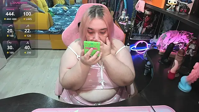 Snapshot of Softie_Sofy chatting on October 24, 2:32 am Softie Sofy online show from October 24, 2:32 am