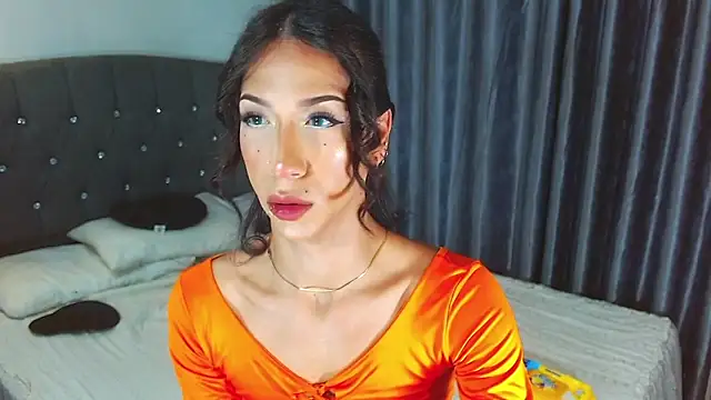 Snapshot of Kenisha_Sweet chatting on October 8, 10:10 pm Kenisha Sweet online show from October 8, 10:10 pm