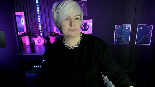 Snapshot of CarmenSoft chatting on November 18, 8:34 pm CarmenSoft online show from November 18, 8:34 pm