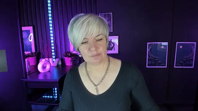 Snapshot of CarmenSoft chatting on November 16, 8:57 pm CarmenSoft online show from November 16, 8:57 pm