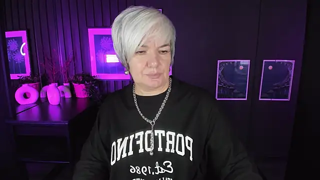 Snapshot of CarmenSoft chatting on November 7, 8:24 pm CarmenSoft online show from November 7, 8:24 pm