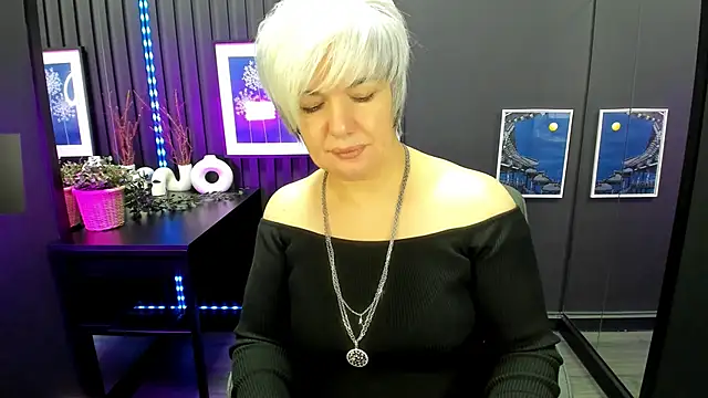 Snapshot of CarmenSoft chatting on November 28, 8:31 pm CarmenSoft online show from November 28, 8:31 pm