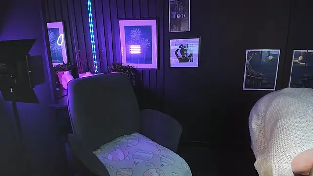 Snapshot of CarmenSoft chatting on November 4, 8:23 pm CarmenSoft online show from November 4, 8:23 pm