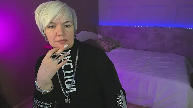 Snapshot of CarmenSoft chatting on October 20, 9:04 pm CarmenSoft online show from October 20, 9:04 pm