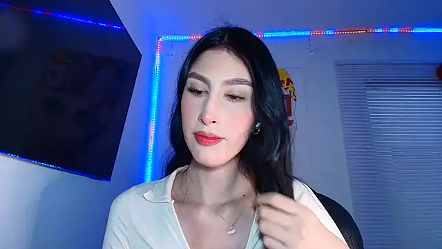 valeria gonzales  online show from March 7, 10:15 pm