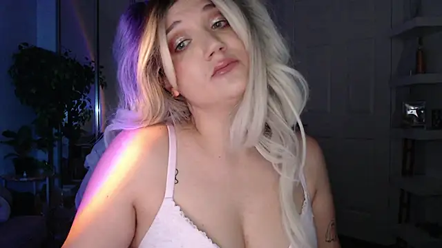 GoddessEmmy online show from March 26, 4:44 am