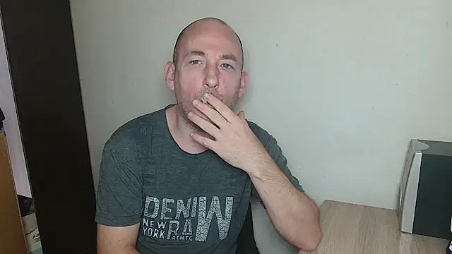 Johan   Barker online show from December 22, 10:26 am