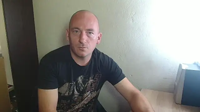 Johan   Barker online show from November 3, 12:42 pm