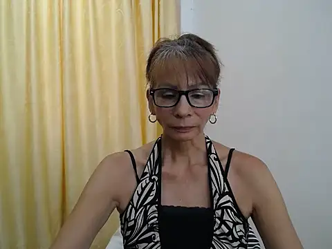 Snapshot of mommysexy16 chatting on September 26, 2:57 pm mommysexy16 online show from September 26, 2:57 pm