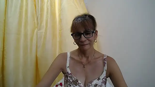 Snapshot of mommysexy16 chatting on September 14, 4:07 pm mommysexy16 online show from September 14, 4:07 pm