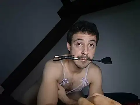 Chiennemale68xh online show from January 19, 3:42 pm