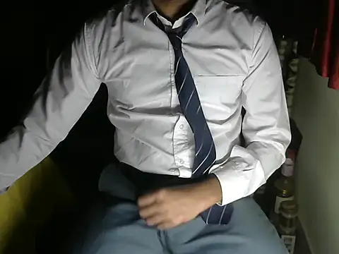 Snapshot of aloneboy1996 chatting on December 18, 6:23 pm aloneboy1996 online show from December 18, 6:23 pm