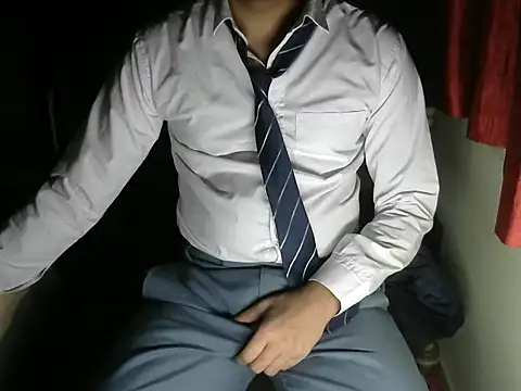 Snapshot of aloneboy1996 chatting on January 5, 6:44 pm aloneboy1996 online show from January 5, 6:44 pm