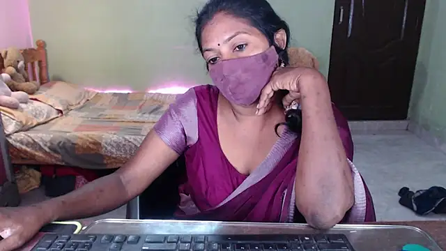 Snapshot of Novapol chatting on April 19, 6:10 pm Novapol online show from April 19, 6:10 pm