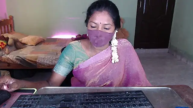 Snapshot of Novapol chatting on April 26, 6:00 am Novapol online show from April 26, 6:00 am