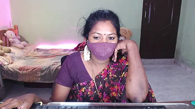 Snapshot of Novapol chatting on May 24, 5:35 pm Novapol online show from May 24, 5:35 pm