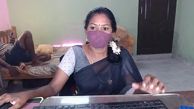 Snapshot of Novapol chatting on May 1, 1:49 pm Novapol online show from May 1, 1:49 pm