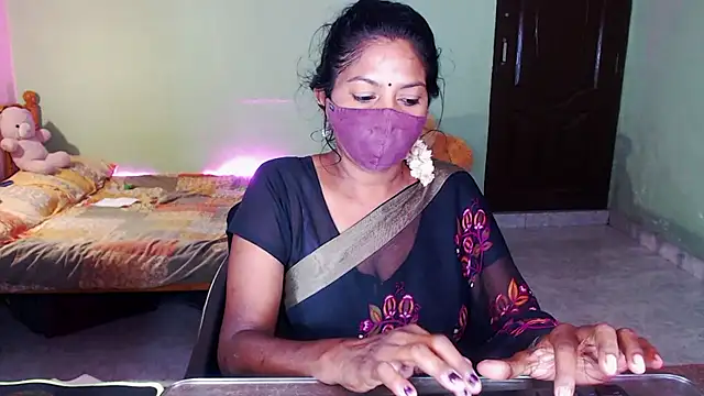 Snapshot of Novapol chatting on May 13, 5:20 pm Novapol online show from May 13, 5:20 pm