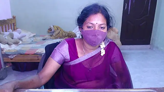 Snapshot of Novapol chatting on July 5, 6:15 pm Novapol online show from July 5, 6:15 pm