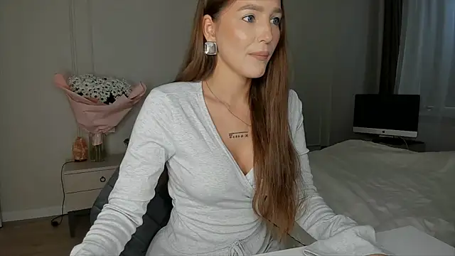 xx leila online show from November 16, 9:25 am