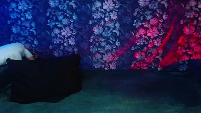 Snapshot of ViollinaLove chatting on November 25, 8:53 pm ViollinaLove online show from November 25, 8:53 pm