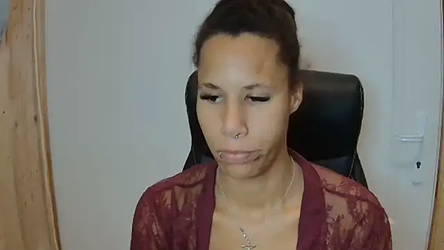 Snapshot of AaliyahHarris chatting on October 11, 8:21 pm AaliyahHarris online show from October 11, 8:21 pm