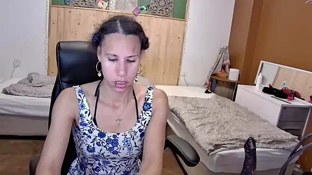 Snapshot of AaliyahHarris chatting on June 11, 8:06 pm AaliyahHarris online show from June 11, 8:06 pm