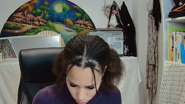 Snapshot of AaliyahHarris chatting on February 5, 4:58 pm AaliyahHarris online show from February 5, 4:58 pm