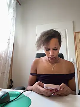 Snapshot of AaliyahHarris chatting on October 7, 1:01 pm AaliyahHarris online show from October 7, 1:01 pm