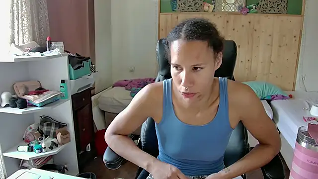 Snapshot of AaliyahHarris chatting on June 17, 1:32 pm AaliyahHarris online show from June 17, 1:32 pm