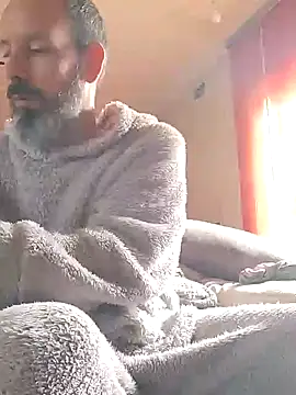 Snapshot of 207RCCam chatting on February 9, 8:43 am 207RCCam online show from February 9, 8:43 am
