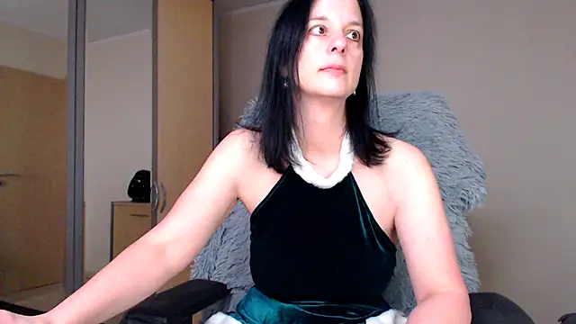 Snapshot of _Sweetlonglips_ chatting on December 8, 9:24 am Sweetlonglips online show from December 8, 9:24 am