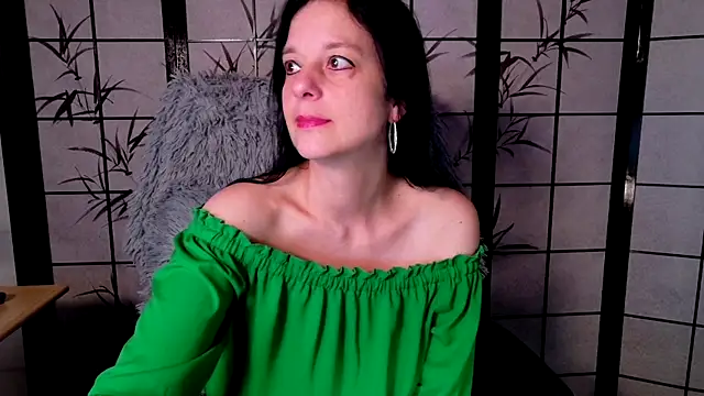 Snapshot of _Sweetlonglips_ chatting on June 12, 6:22 am Sweetlonglips online show from June 12, 6:22 am