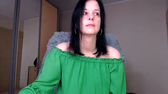 Snapshot of _Sweetlonglips_ chatting on December 19, 8:56 am Sweetlonglips online show from December 19, 8:56 am