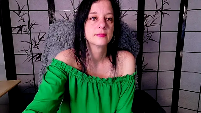 Snapshot of _Sweetlonglips_ chatting on June 14, 7:31 am Sweetlonglips online show from June 14, 7:31 am