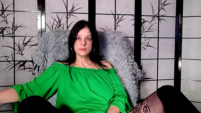  Sweetlonglips  online show from April 1, 6:15 am