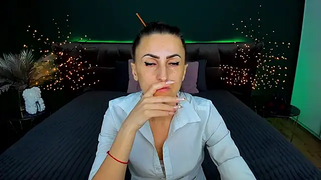 Snapshot of Rebecca_Diamond chatting on December 2, 6:59 am Rebecca Diamond online show from December 2, 6:59 am