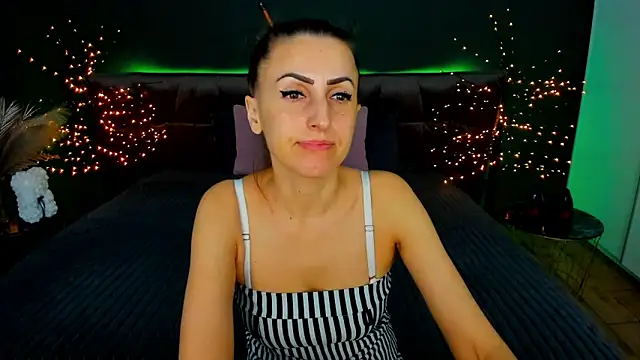 Snapshot of Rebecca_Diamond chatting on November 18, 6:39 am Rebecca Diamond online show from November 18, 6:39 am