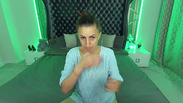 Snapshot of Rebecca_Diamond chatting on November 9, 6:39 am Rebecca Diamond online show from November 9, 6:39 am