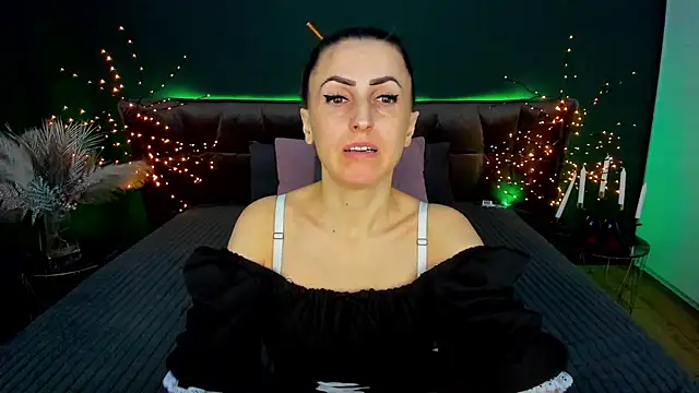 Rebecca Diamond online show from March 4, 7:05 am